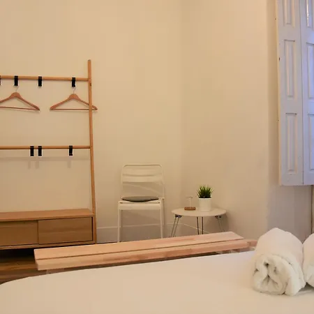 Slow بيت شباب بونتيفيذرا