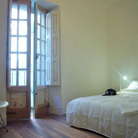 Slow بيت شباب بونتيفيذرا